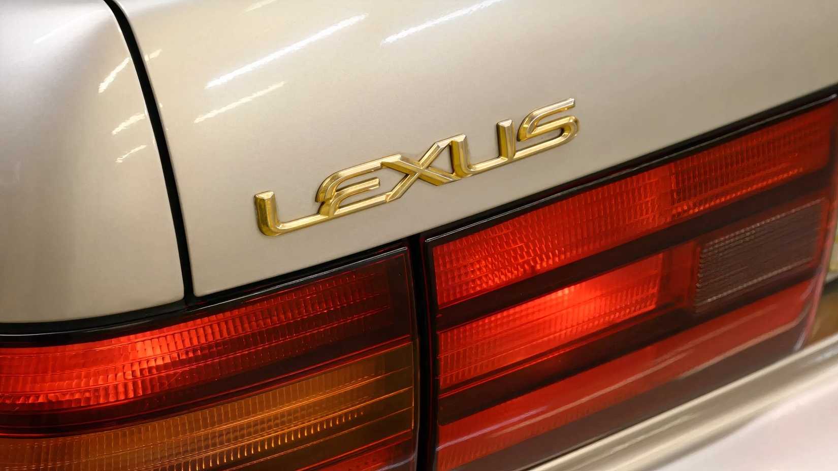 1994 Lexus LS400