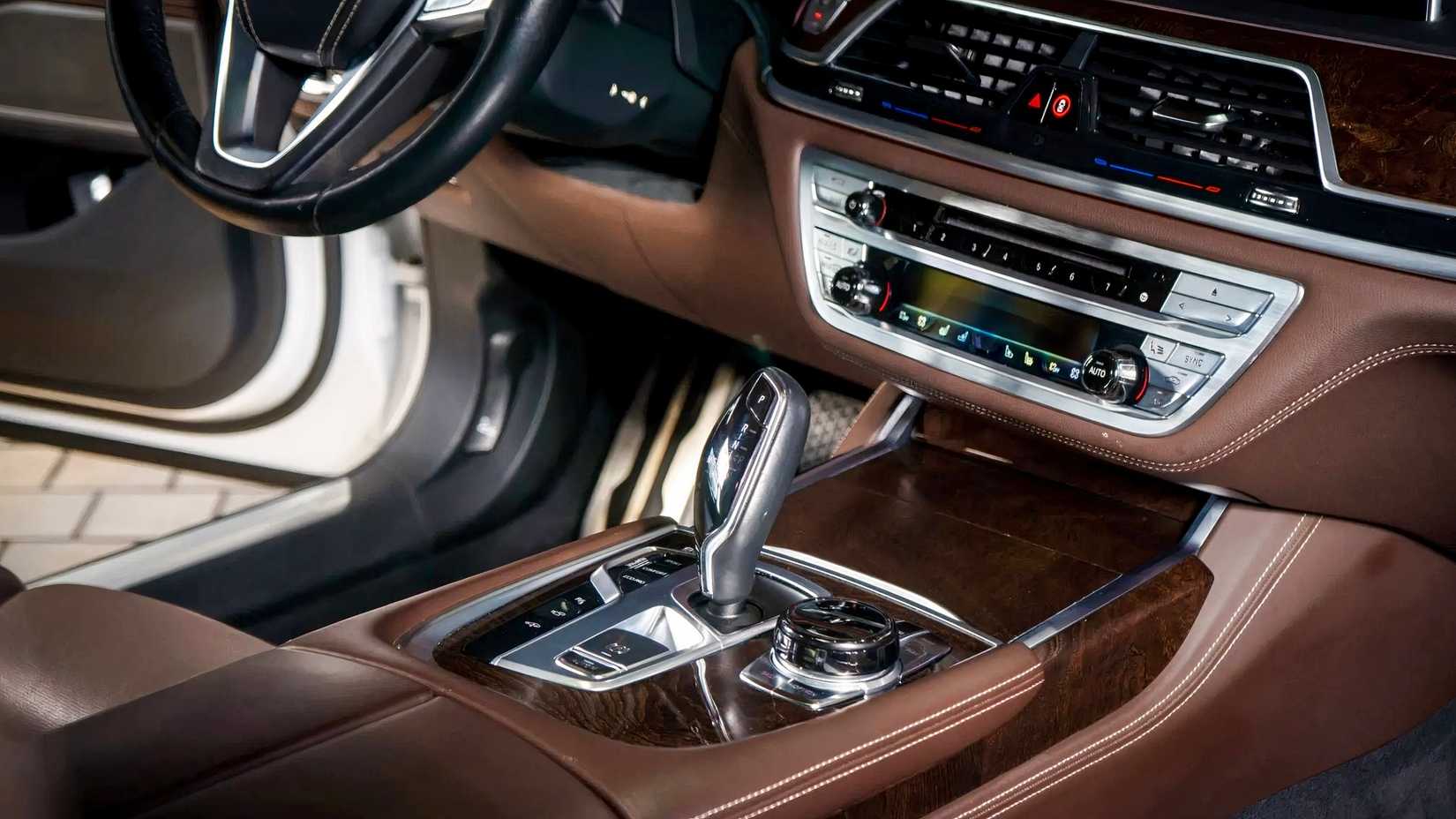 2016 BMW 750i xDrive M Sport