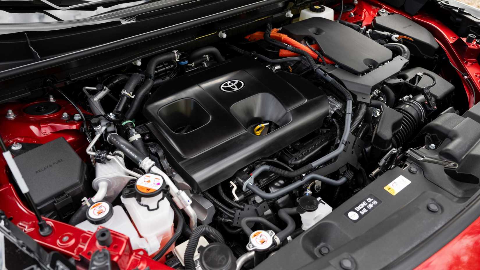 Compartimento do motor Toyota RAV4 PHEV