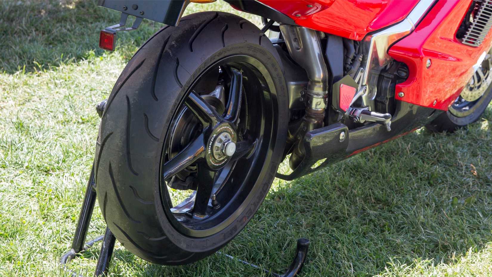 1992_Honda_NR,_rear_right_(Greenwich_2024)