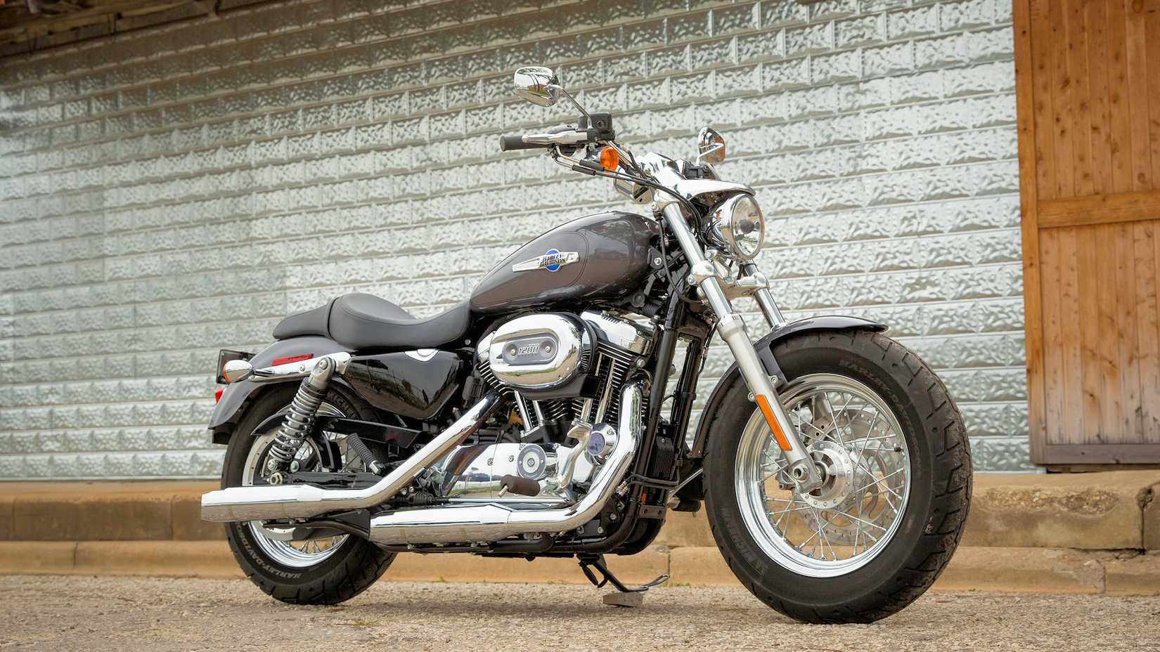 2016 Harley-Davidson Sportster 1200 Custom foto frontal estática