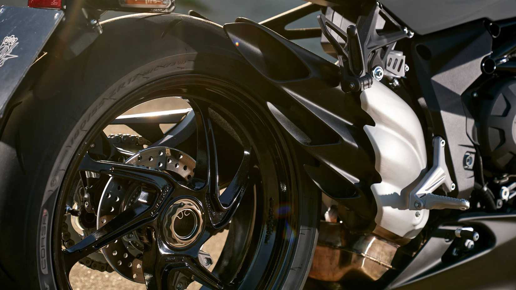 Escape MV Agusta Superveloce 800 2024