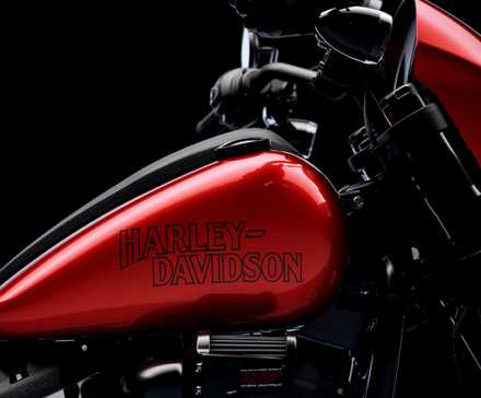 Close do tanque Harley-Davidson Low Rider S 2025