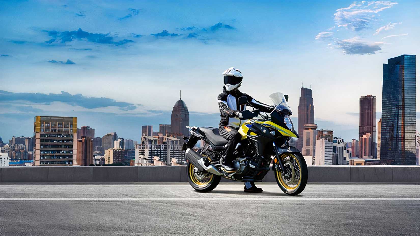 2025 Suzuki V-Strom 650 XT estacionada na cidade