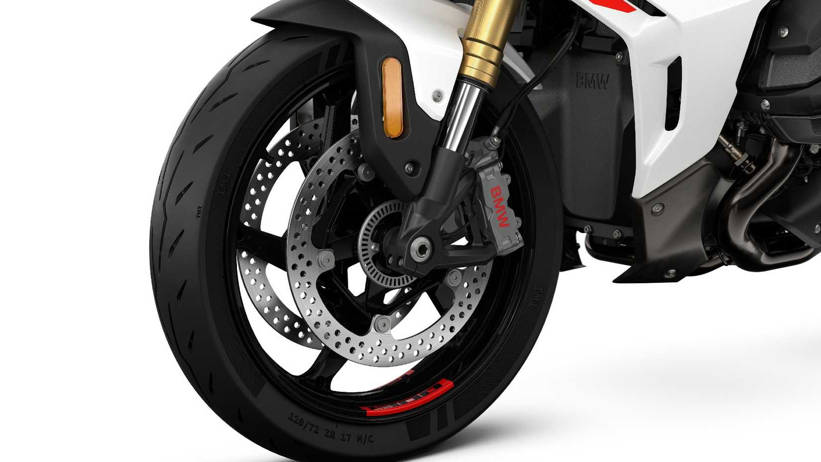Foto de estúdio em close da roda dianteira BMW R 1300 RS 2026