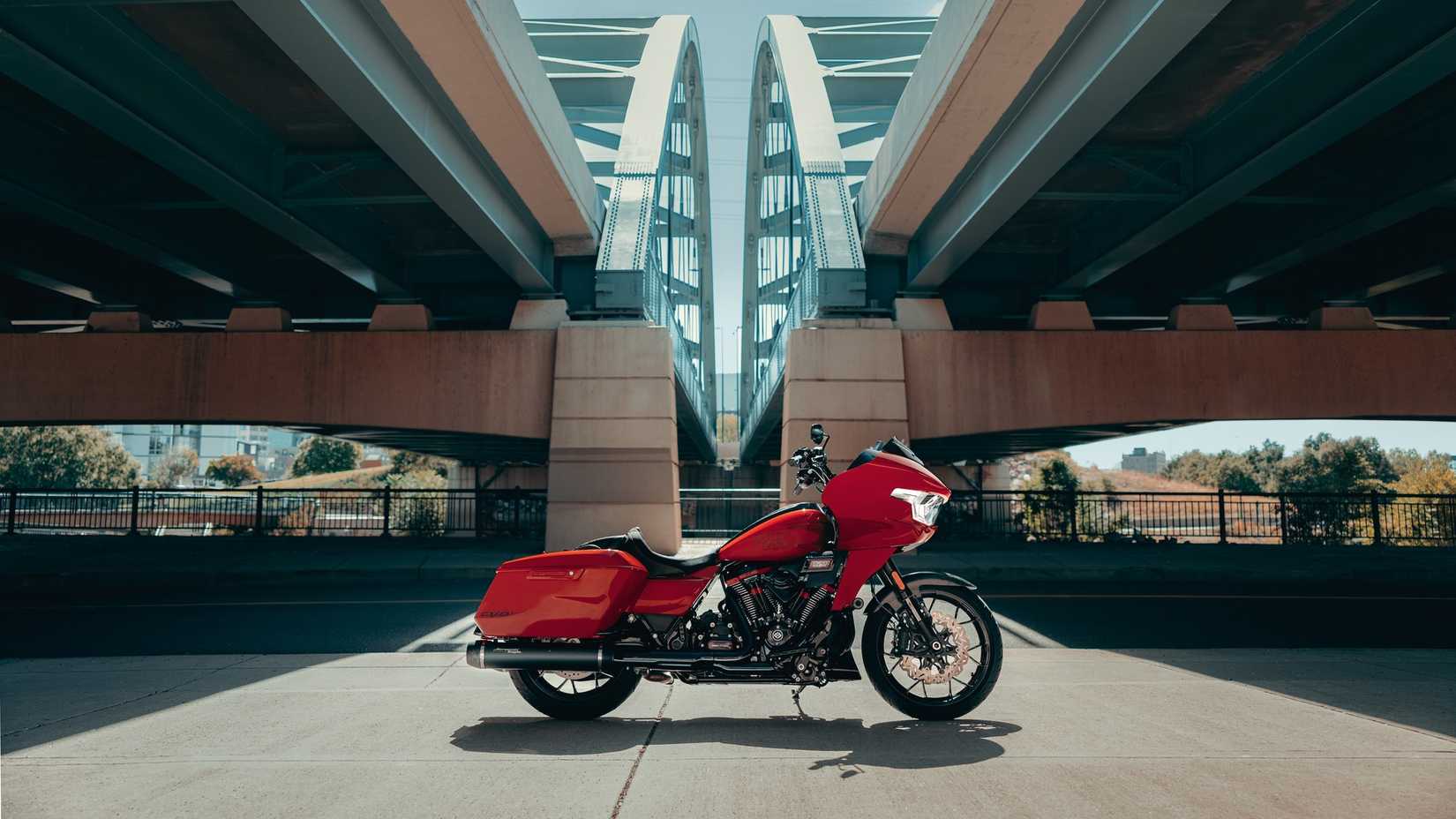 2026 Harley-Davidson CVO Road Glide ST estacionada na cidade