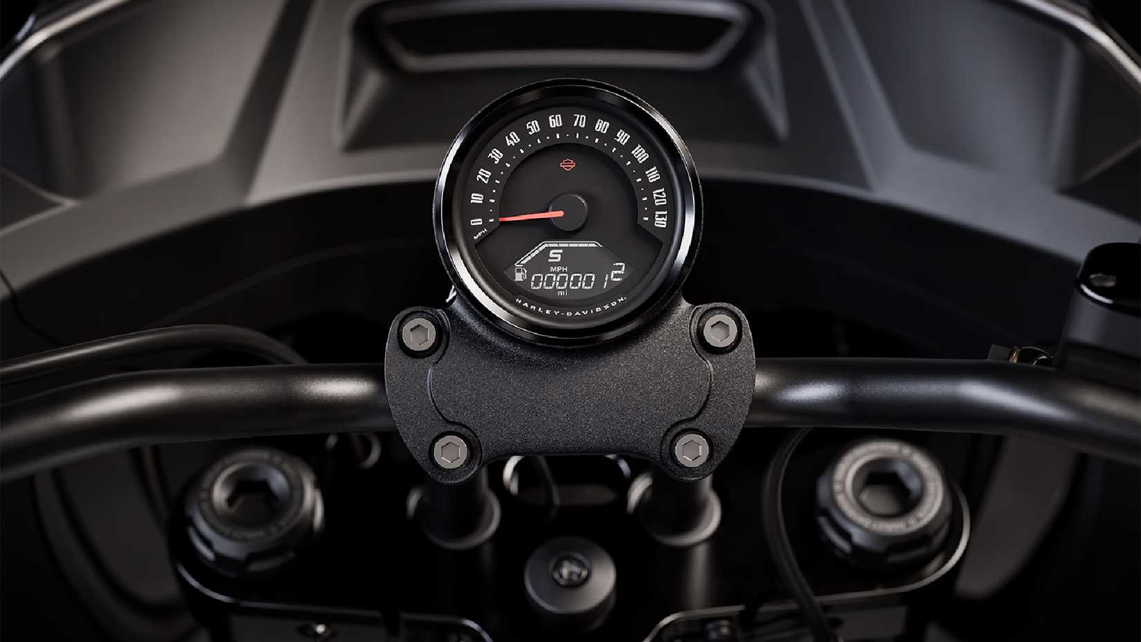 2026 Harley-Davidson Low Rider ST console