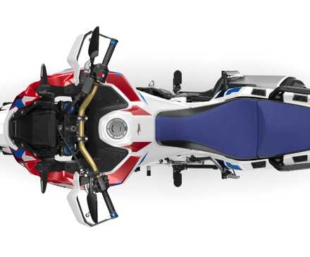 Foto de estúdio com vista superior do Honda Africa Twin Adventure Sports 2026