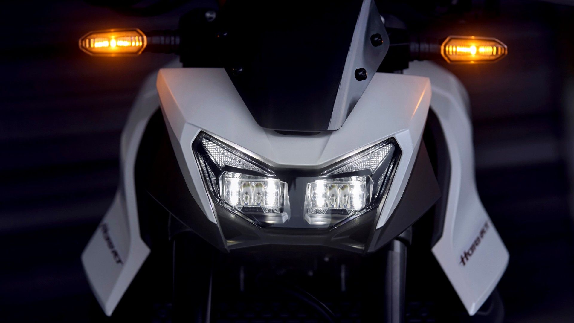 Farol Hornet Honda CB750 2026