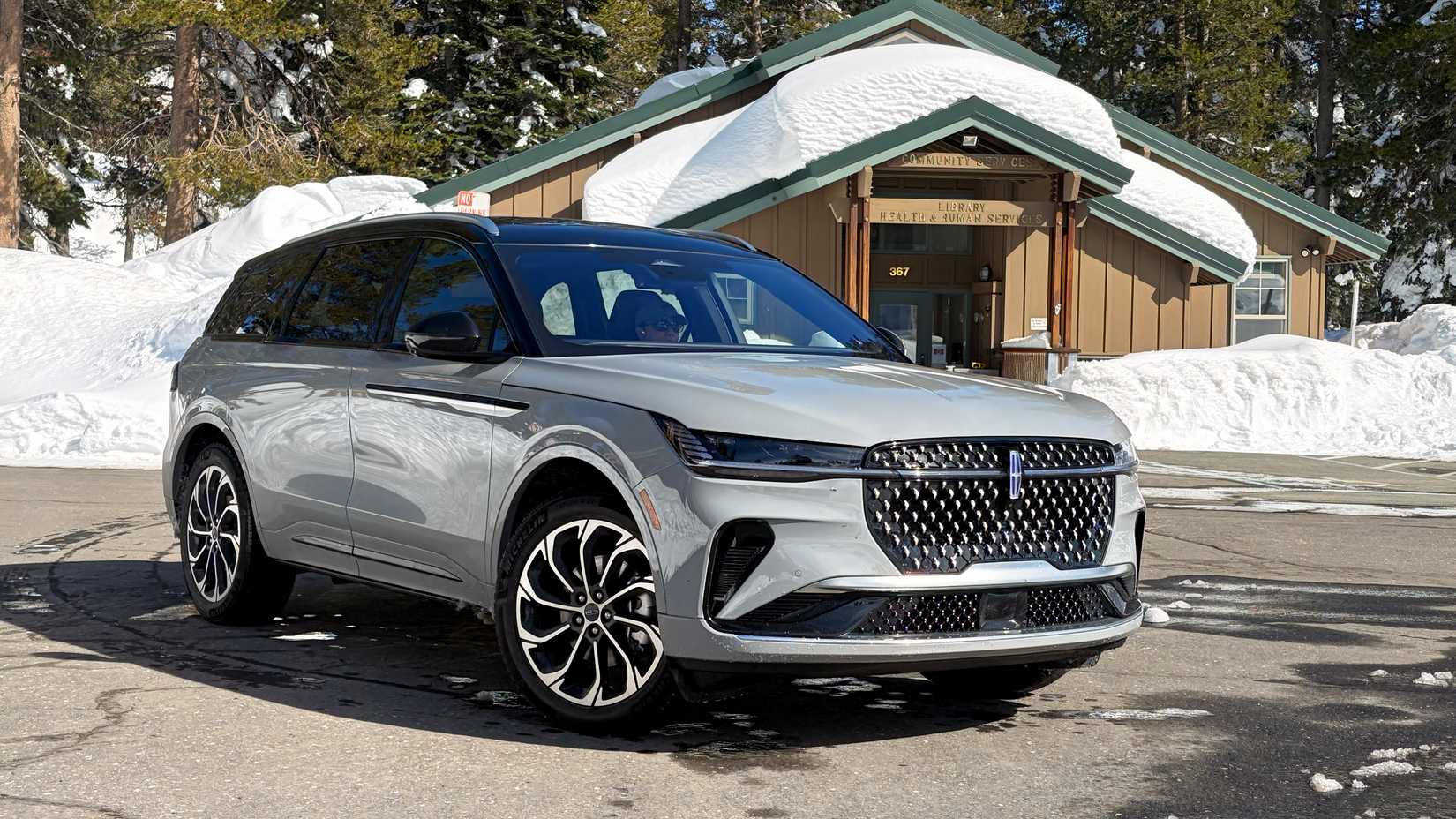 2026 Lincoln Nautilus Hybrid Exterior Lead Image-1