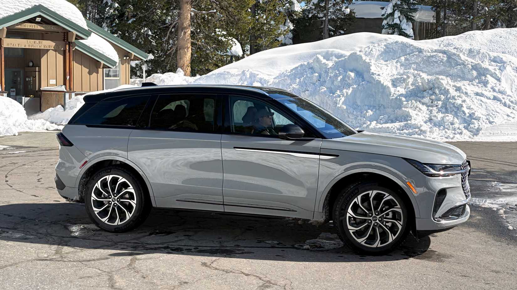 2026 Lincoln Nautilus Hybrid Exterior Right Profile