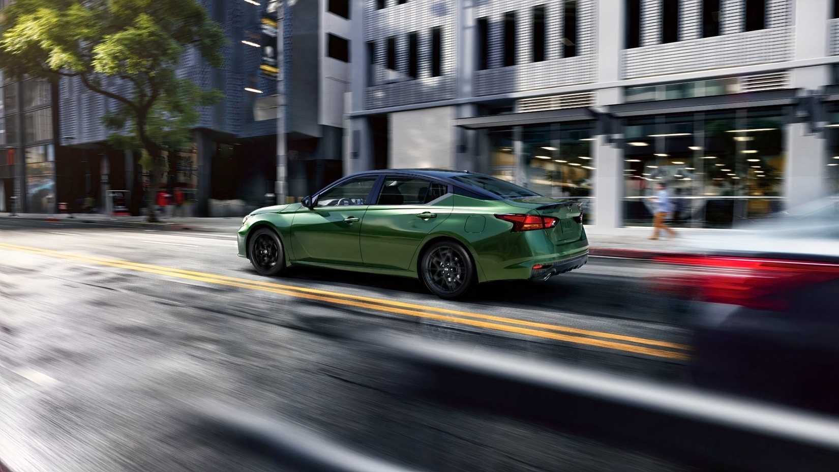 2026 Nissan Altima traseira 3/4 foto de direção