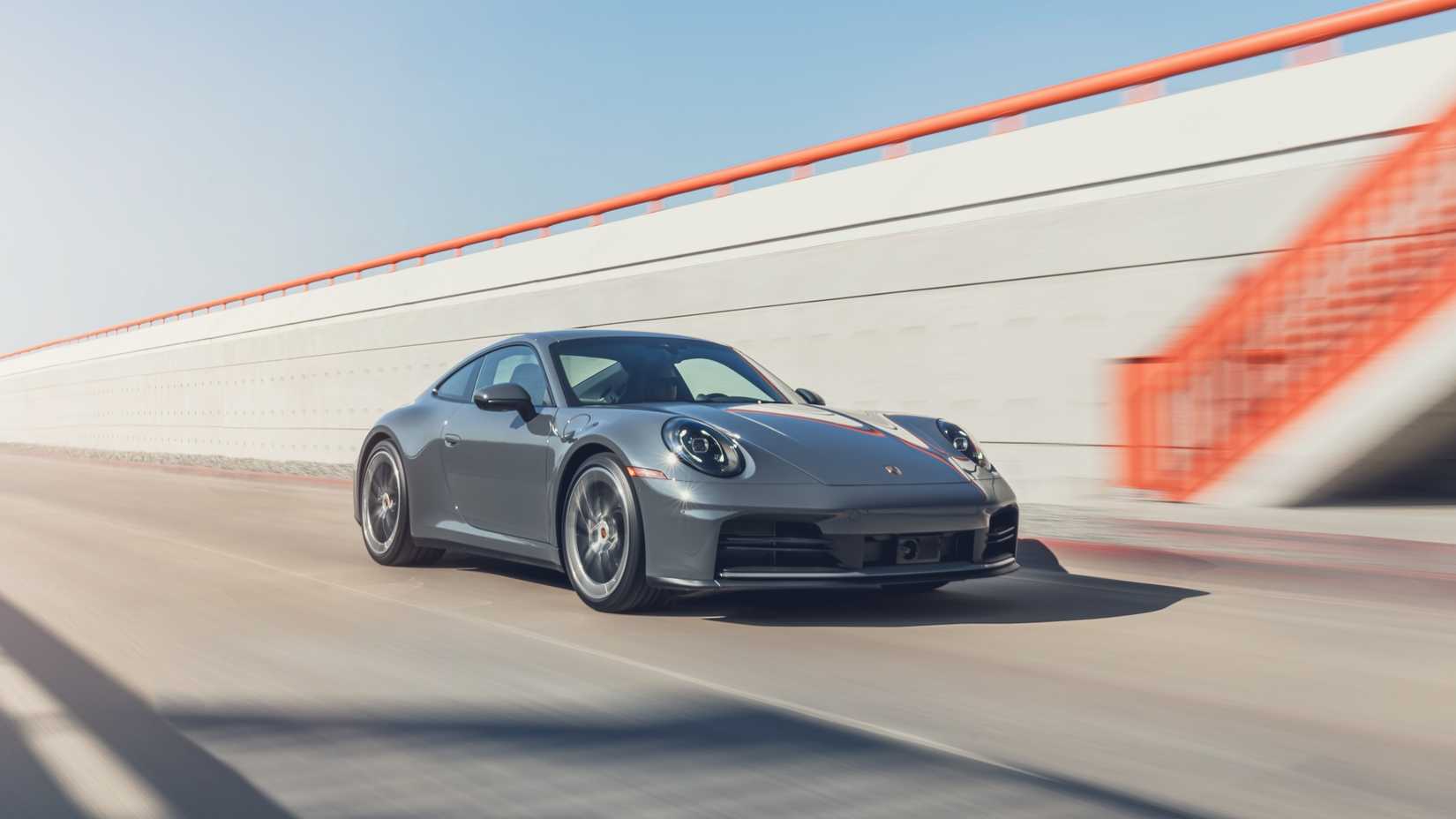 Frente do 911 Carrera cinza