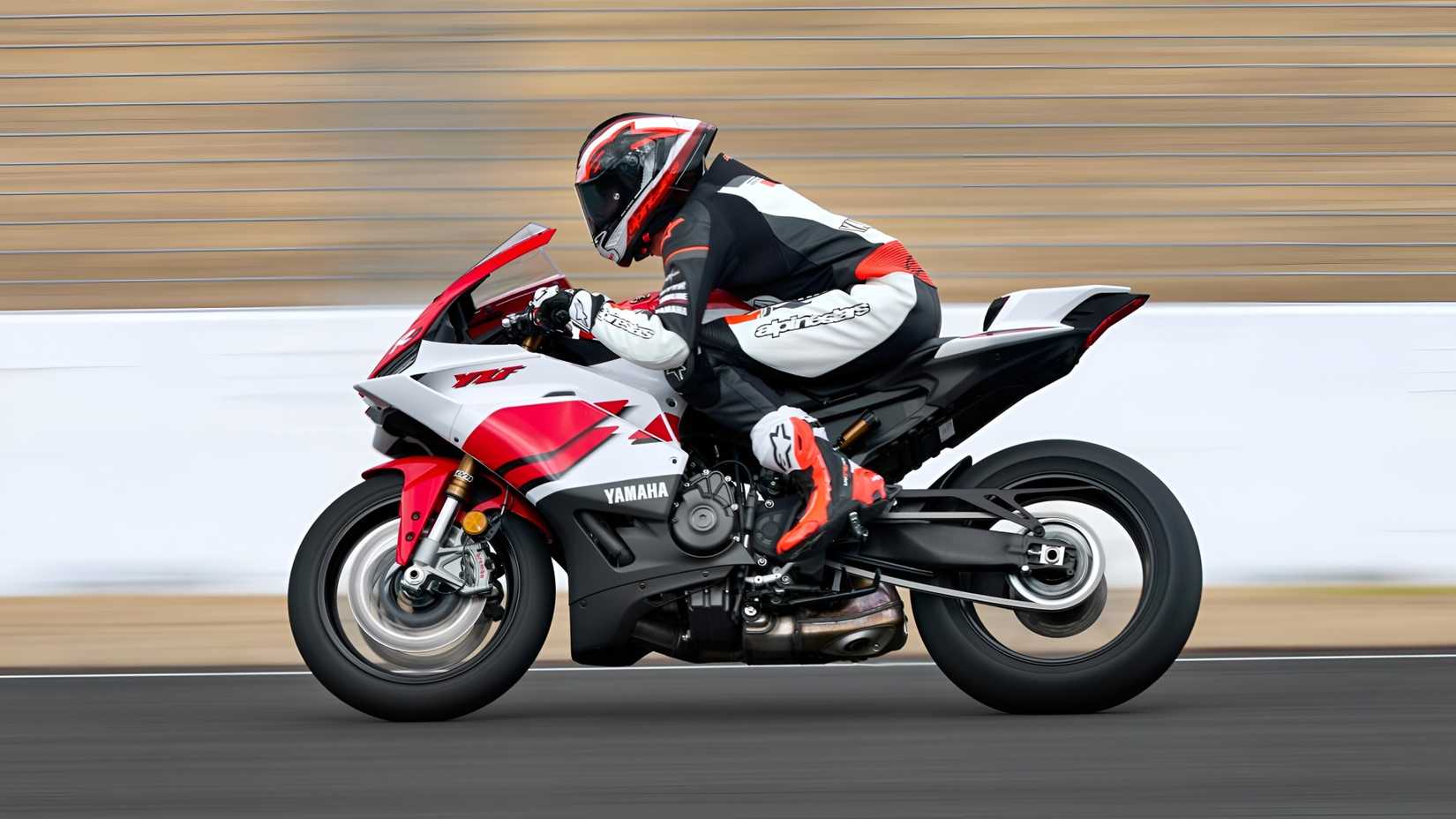 2026 Yamaha R9 70th Anniversary Edition aceleração vista de perfil do lado rígido