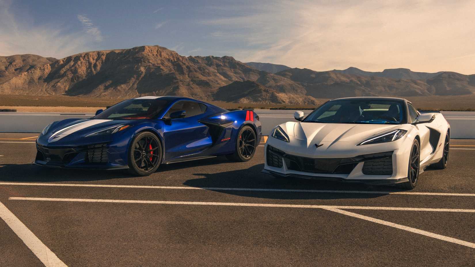2027 Chevrolet Corvette Grand Sport range in Admiral Blue Metallic and Arctic White