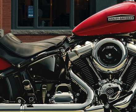 Foto de perfil lateral em close do motor Harley-Davidson Street Bob V-twin 2026