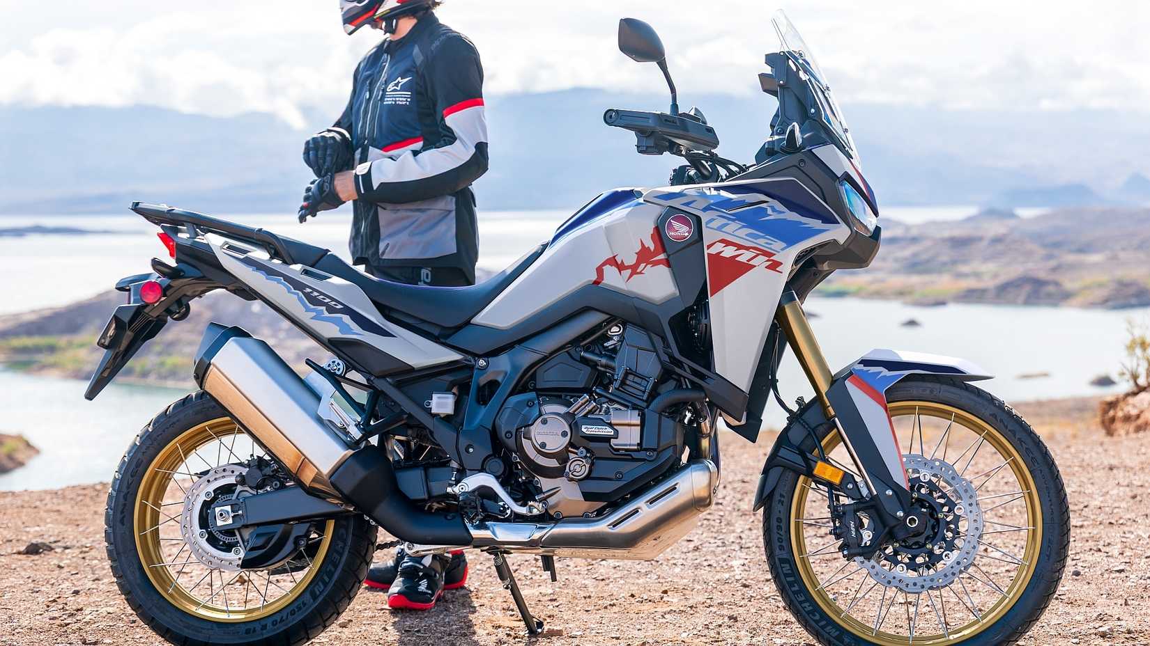Foto de herói ao ar livre da Honda Africa Twin 2026