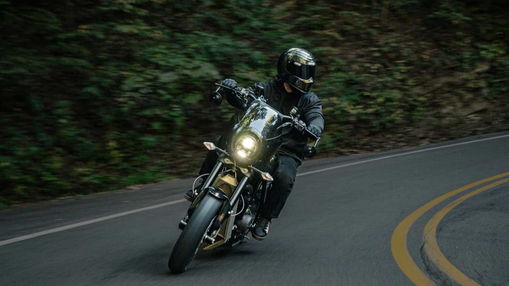 Front tracking shot of a Buell Super Cruiser