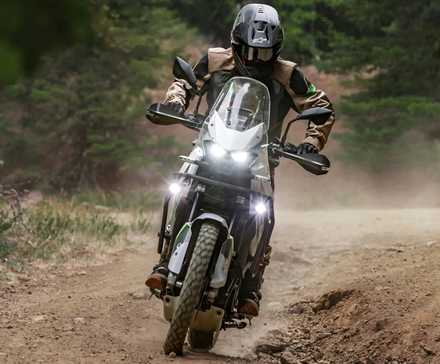 Vista do painel frontal off-road da Kawasaki KLE500 2026