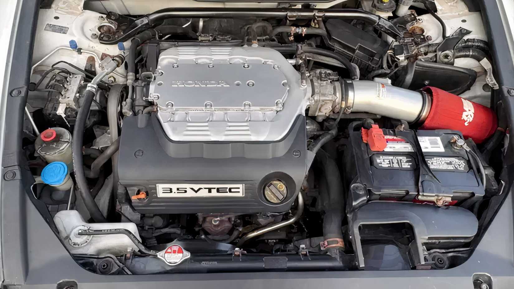 foto aérea do compartimento do motor de um Honda Accord 2012