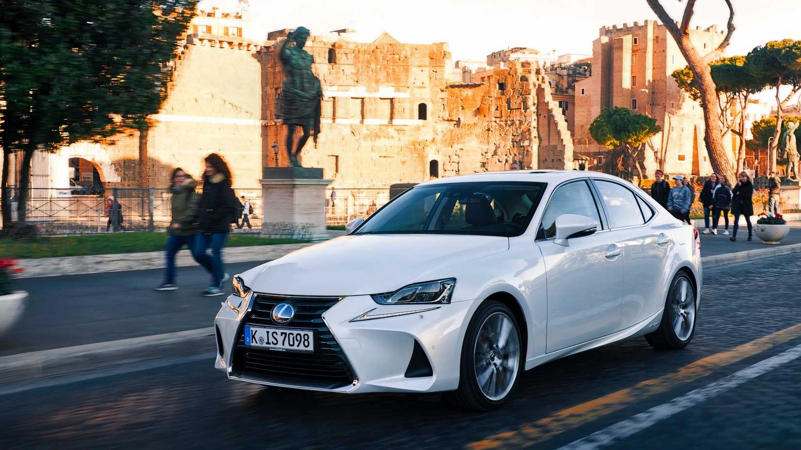 2017-lexus-is-300h-dynamic driving shot