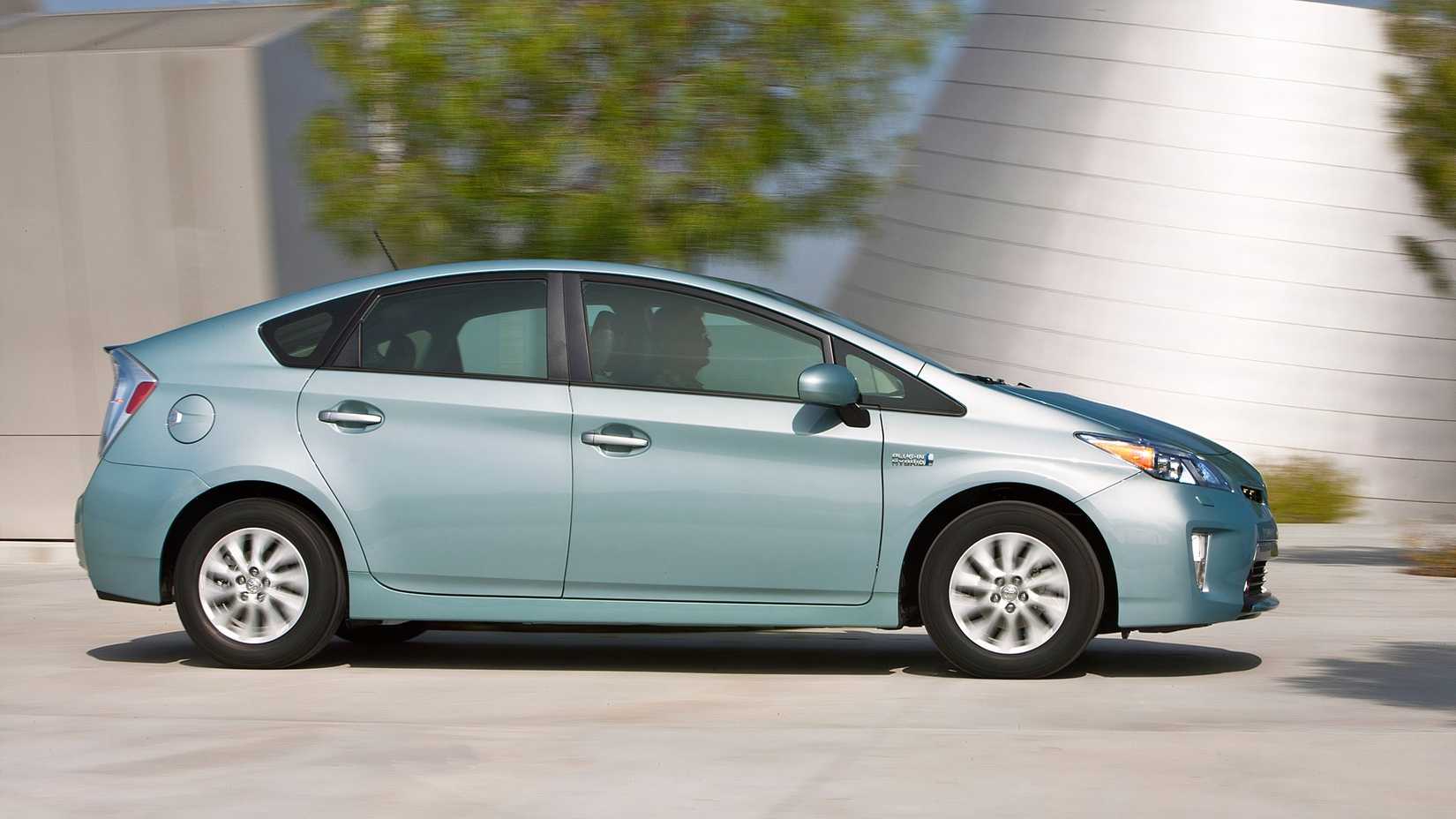 2012 Toyota Prius Híbrido em movimento