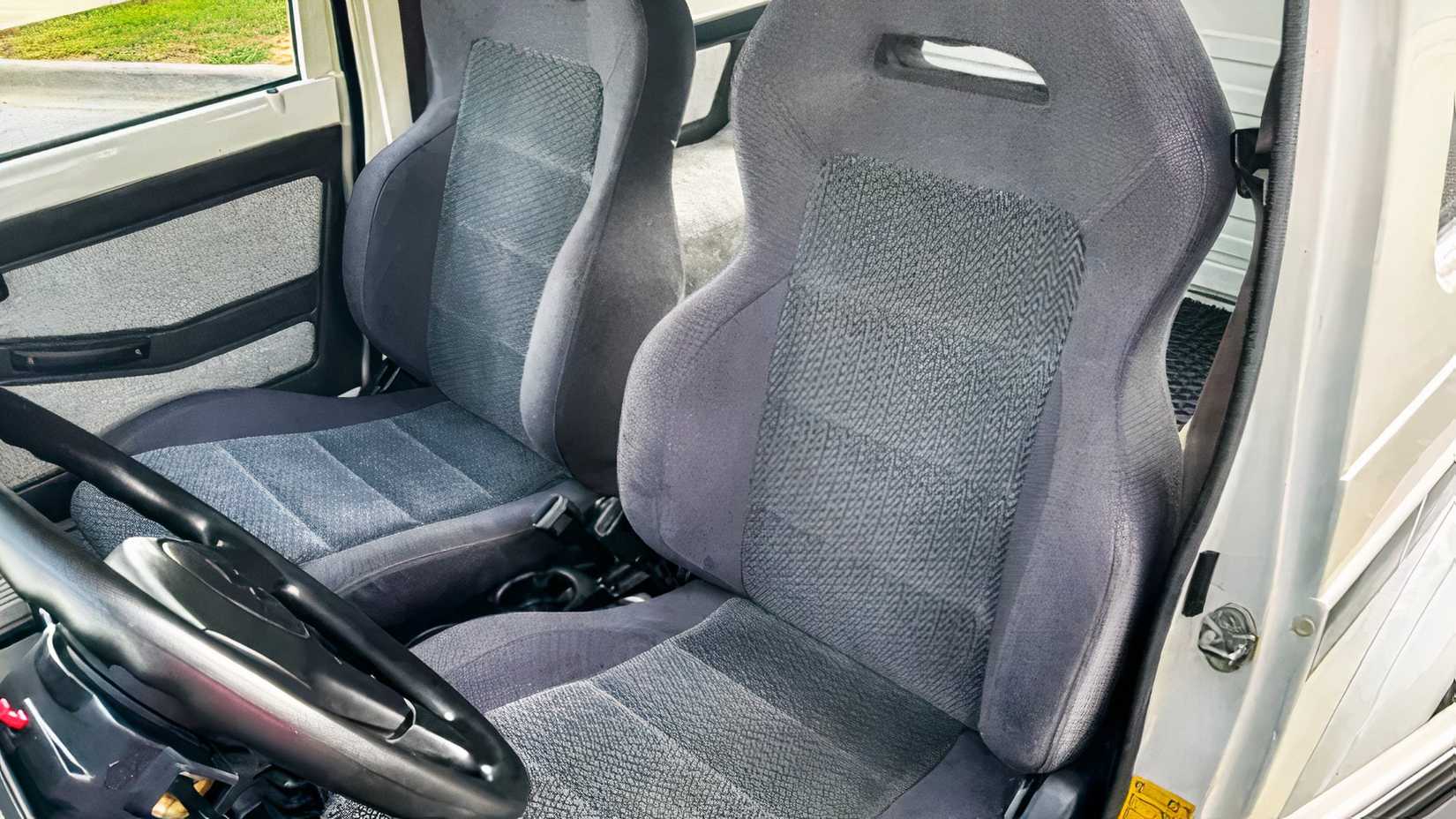 suzuki samurai seating