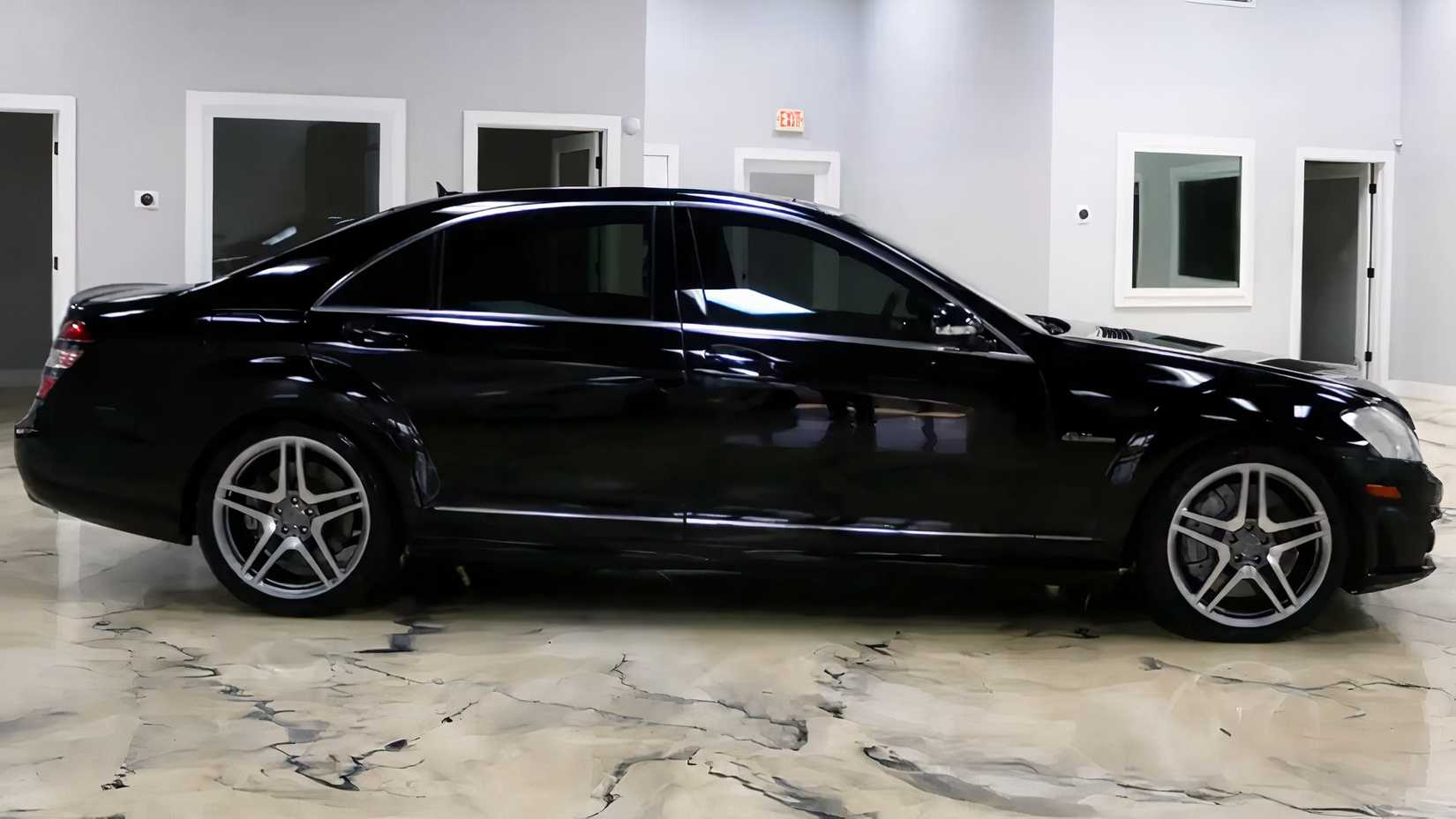 W221 S-Class2008_mercedes-benz_s63-amg side shot 