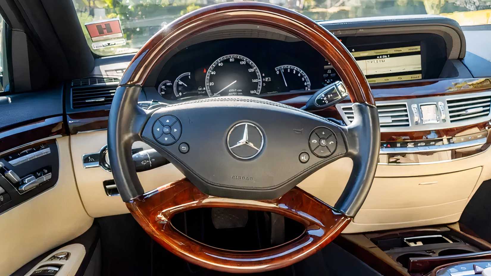 W221 S-Class2012_mercedes-benz_s550 cabin