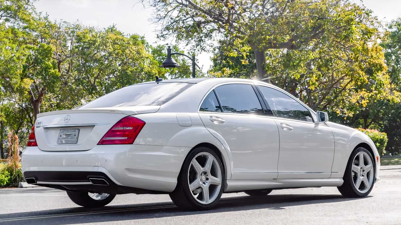 2013_mercedes-benz_s550 rear shot