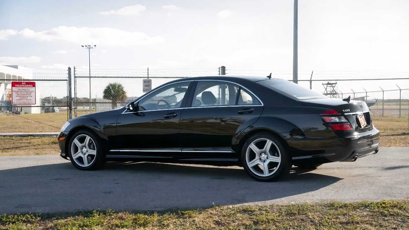  W221 S-Class side shot 
