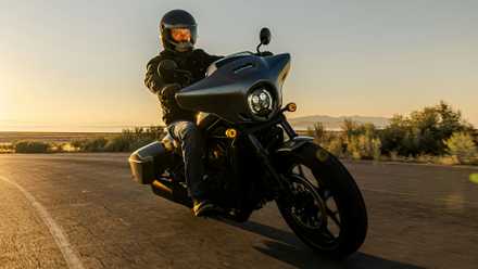 2026 Honda Rebel 1100T foto cinematográfica em curva