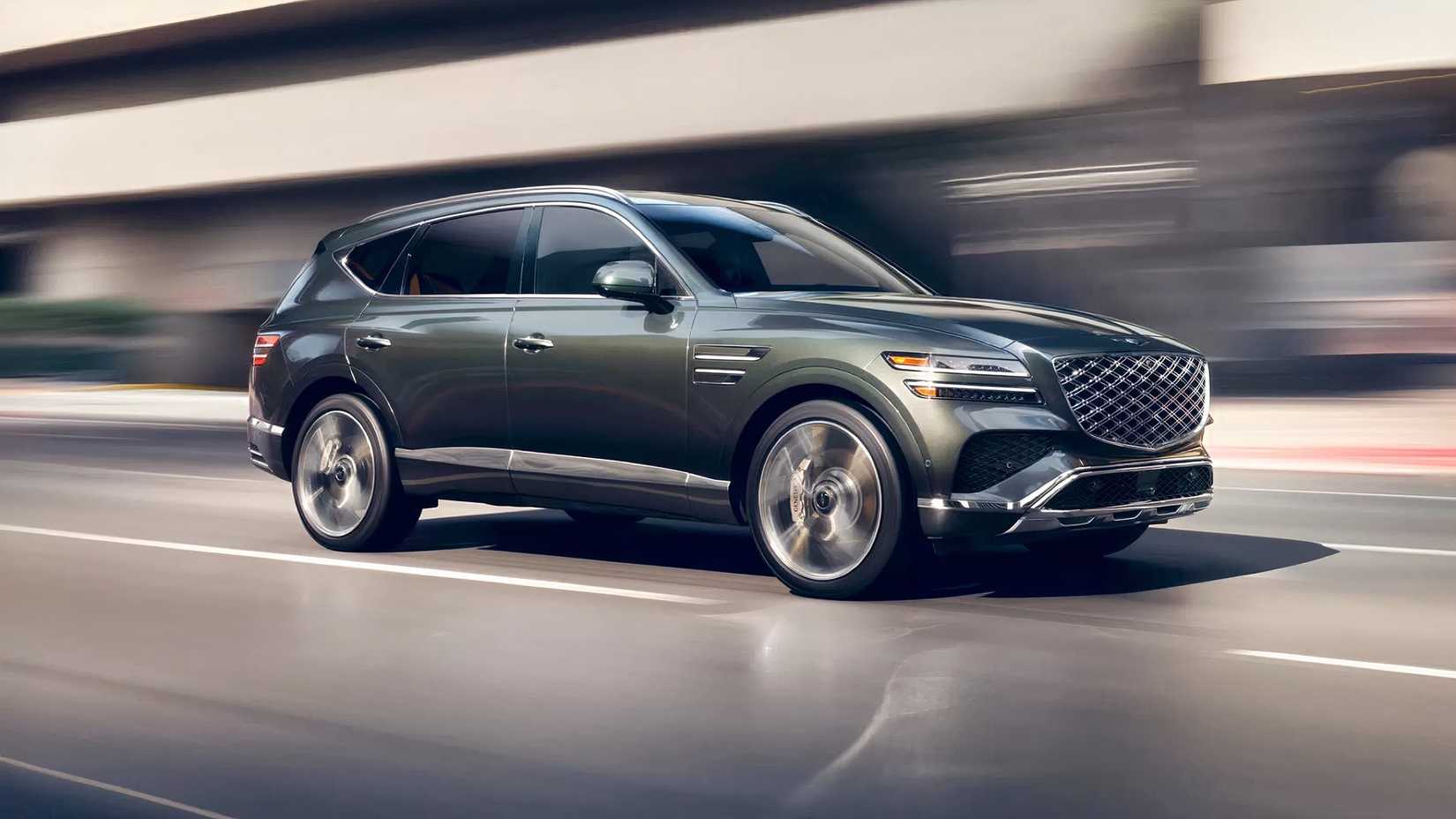 2026 Genesis GV80 front 3/4 action