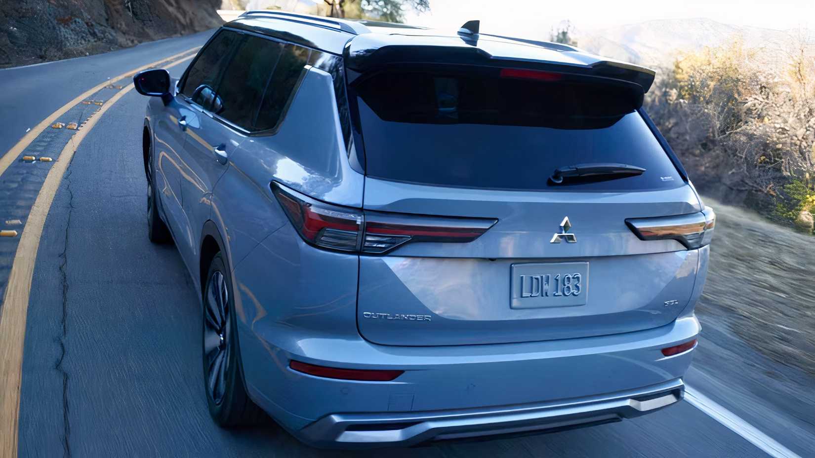 2026 Mitsubishi Outlander rear 3/4