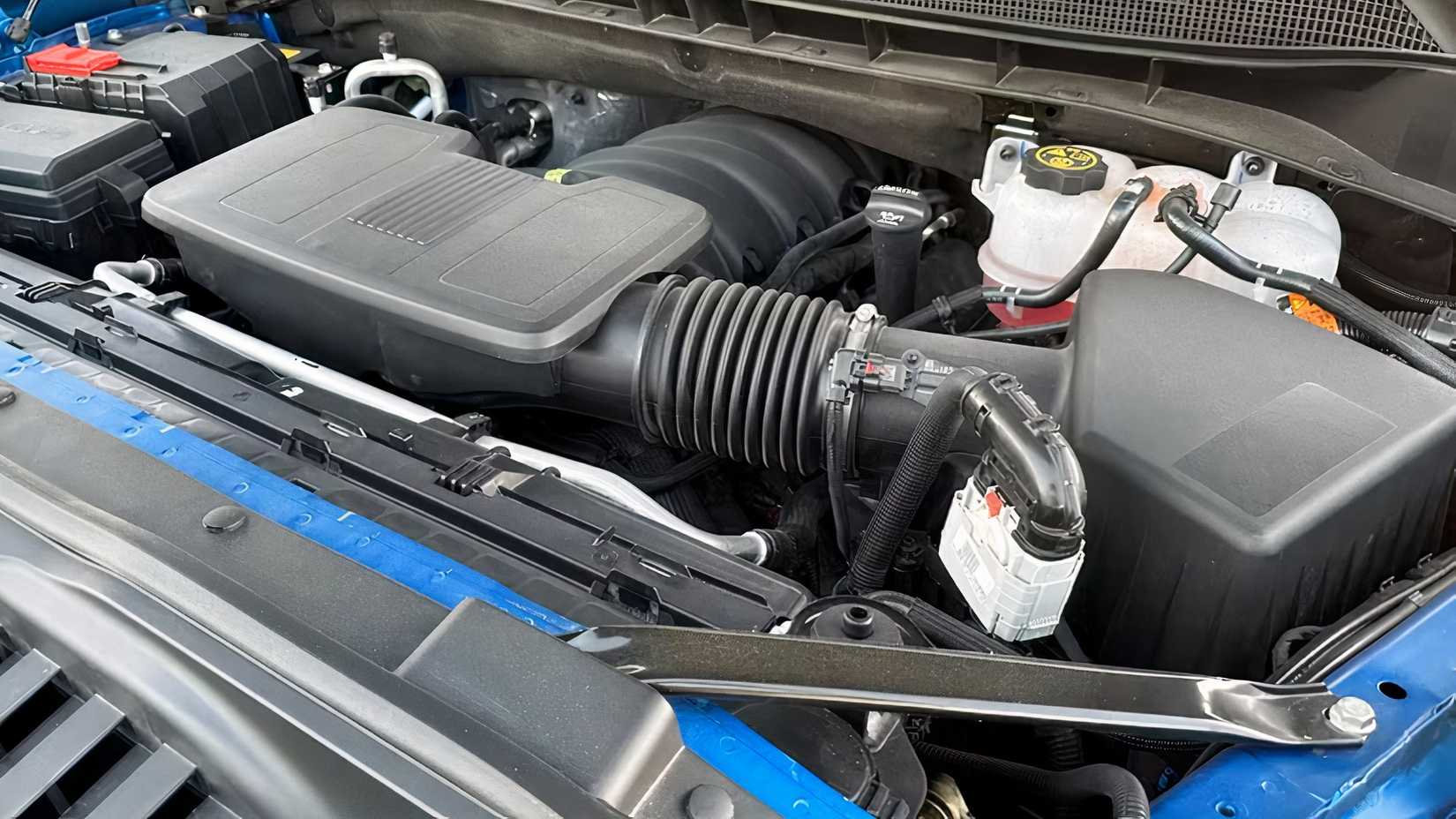 2025 Chevrolet Silverado 1500 engine bay