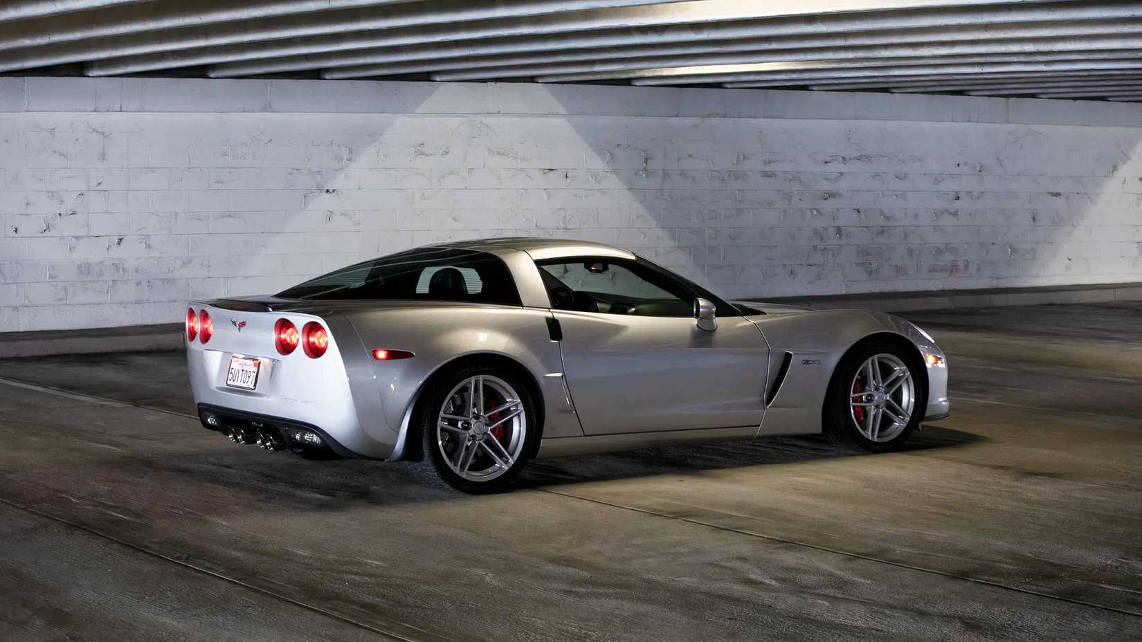 2006 Chevrolet Corvette Z06 C6 traseiro 3/4 tiro estacionado dentro de casa