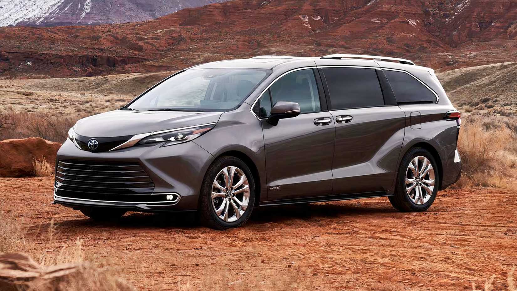 2024 Toyota Sienna Platinum front 3/4