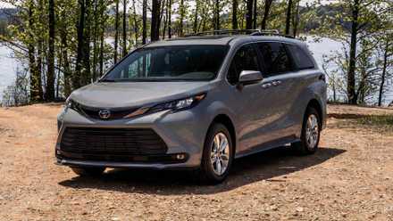 2024 Toyota Sienna XLE frente 3/4
