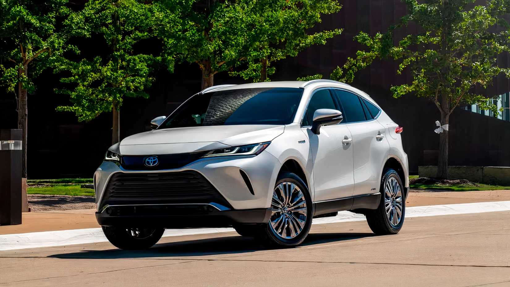 2024 Toyota Venza front 3/4