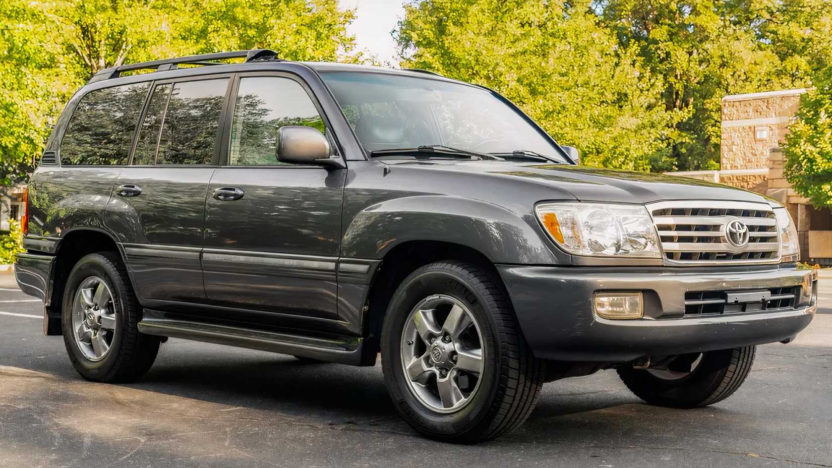 2007 Toyota Land Cruiser 100 Series front 3/4