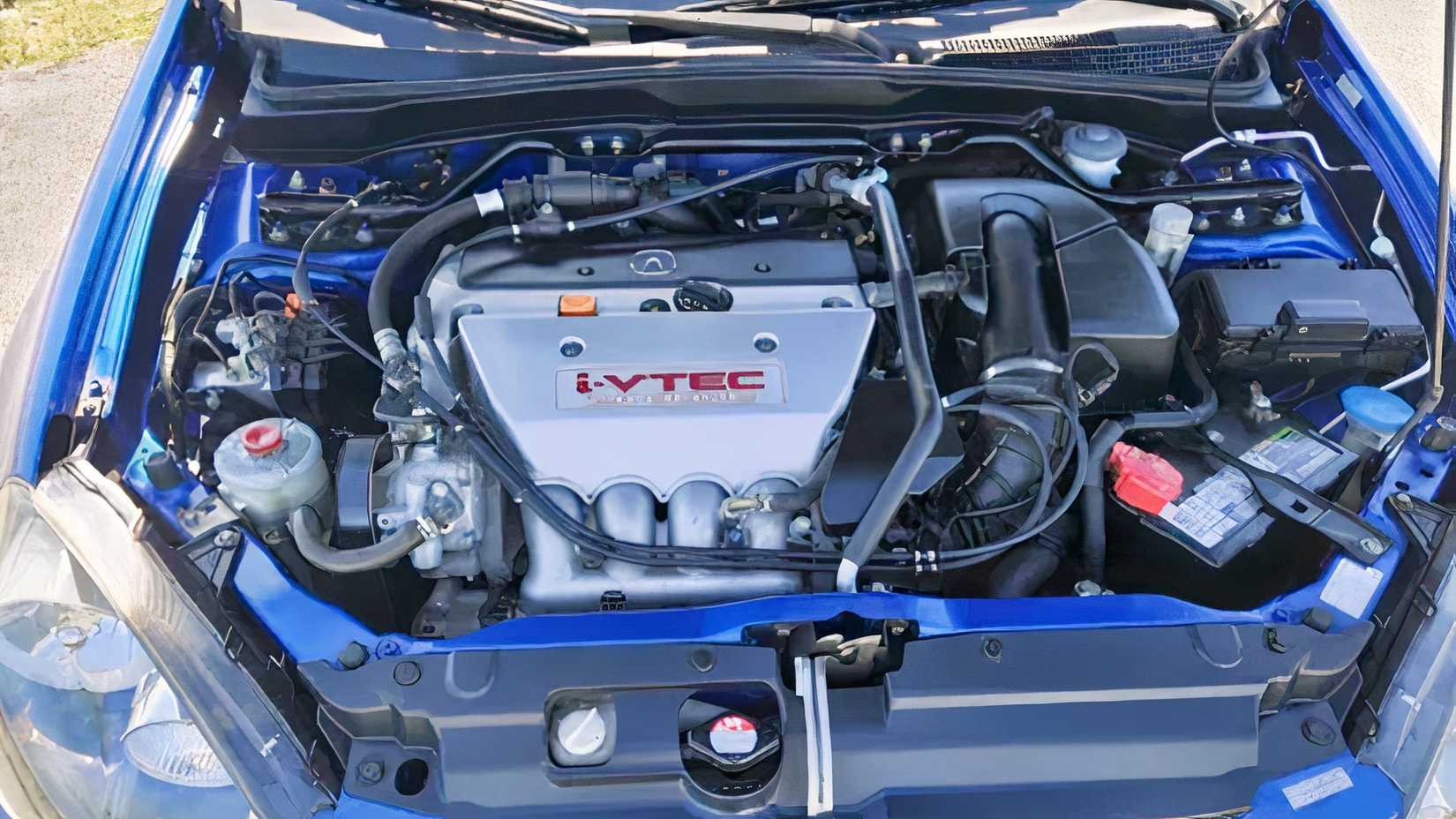2006 Acura RSX Type-S engine bay