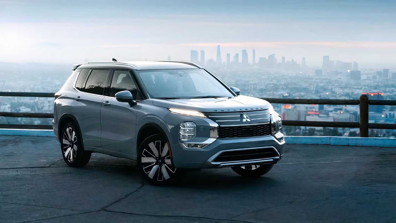 2026 Mitsubishi Outlander front 3/4