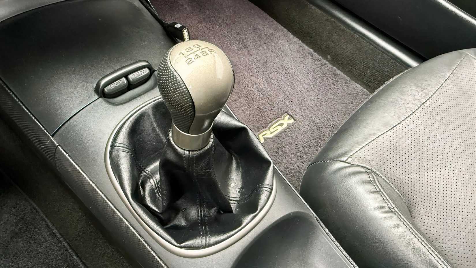 2004 Acura RSX Type-S gear shift