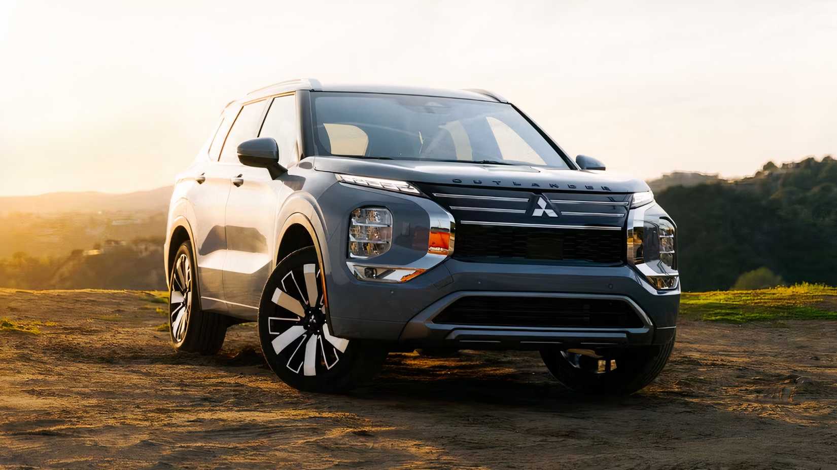 2026 Mitsubishi Outlander front 3/4