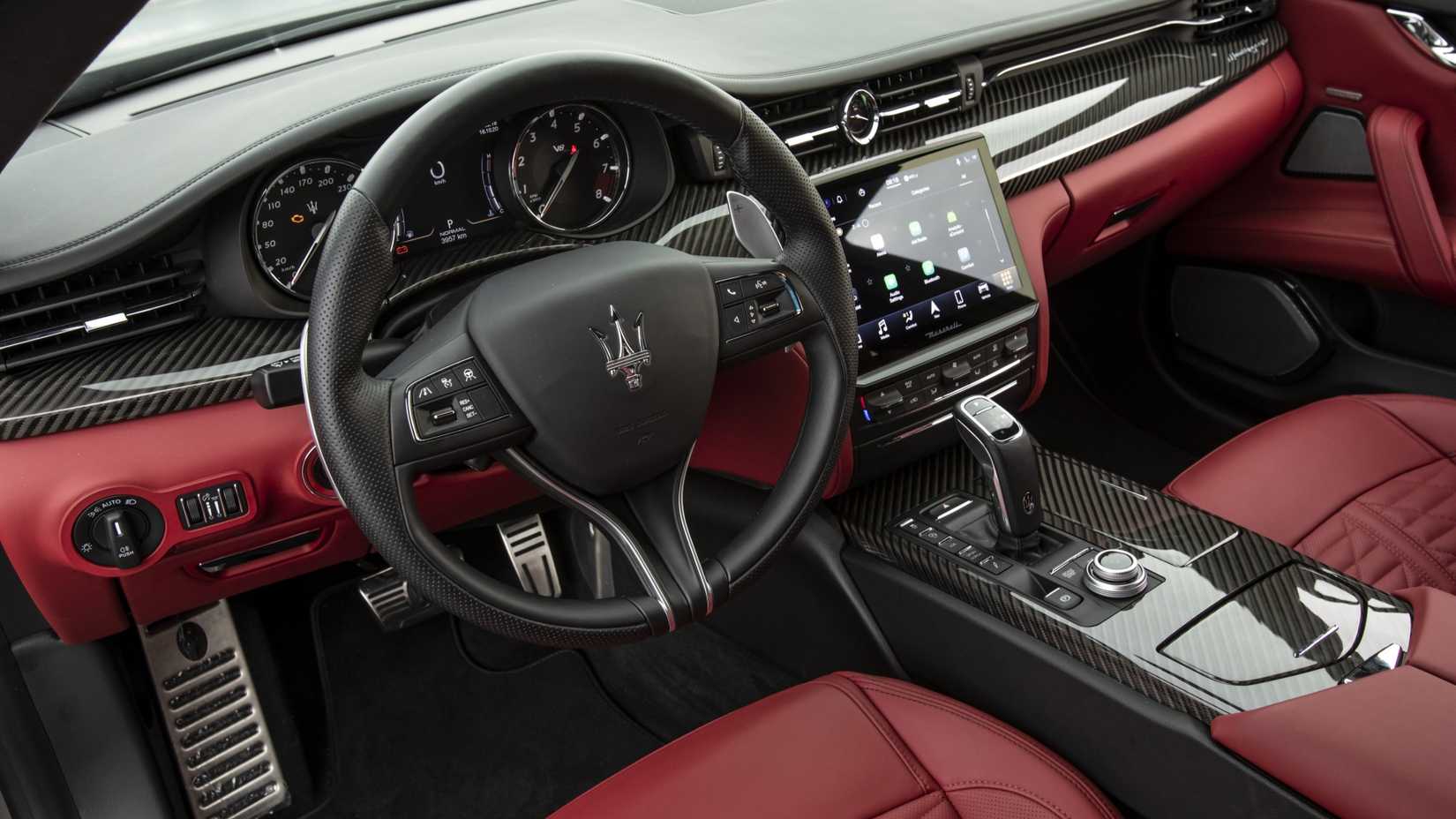 Interior do Maserati Quattroporte Trofeo