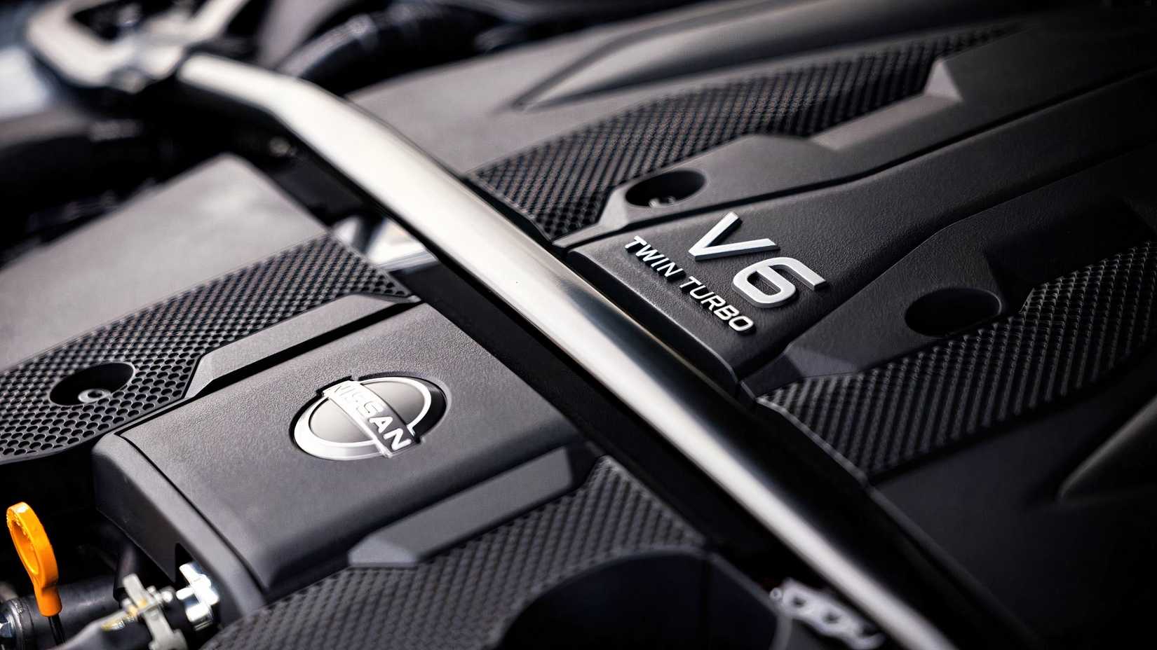 O compartimento do motor de um Nissan Z