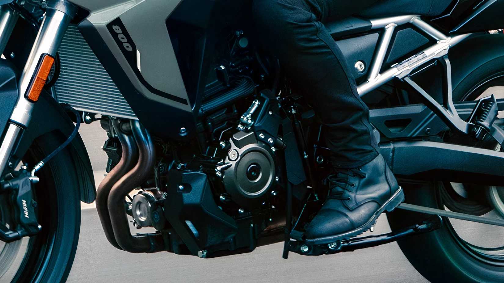 Motor Suzuki V-Strom 800DE