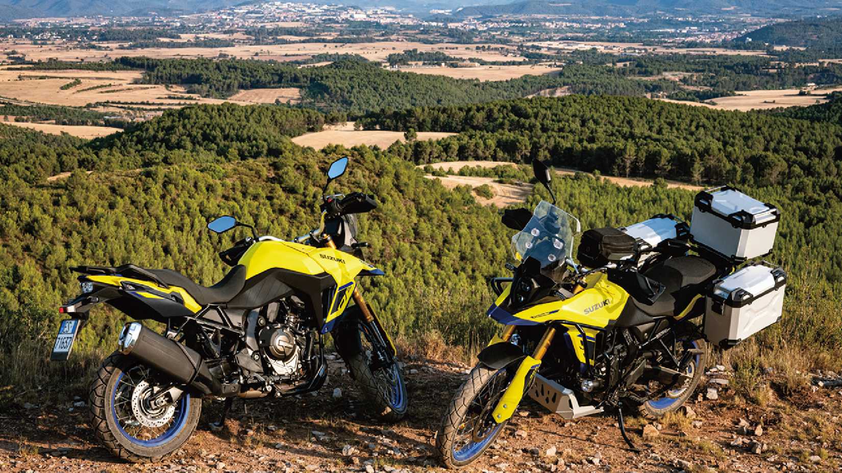 Suzuki V-Strom 800DE com acessórios