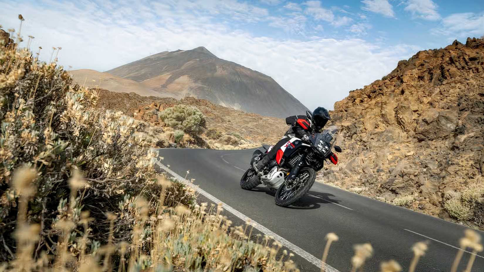 2026 Yamaha Tenere 700 World Raid cornering