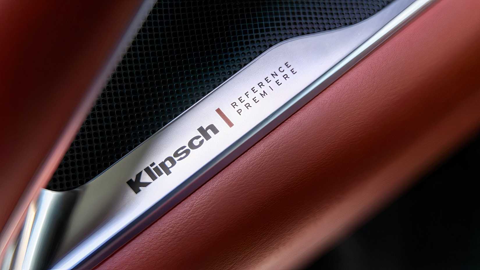 Foto do interior do alto-falante do Infiniti QX65 2027